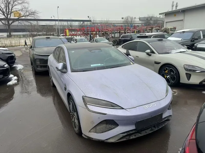 BYD Seal 650km Smart | 2025 yil | 6000km | Rodnoy