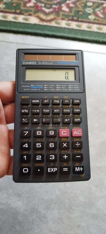 Калькулятор CASIO fx-82solar