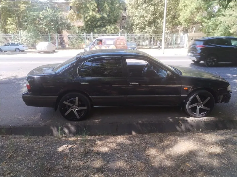RENAULT Samsung sm-520 (Nissan Maxima dublikati) sotiladi