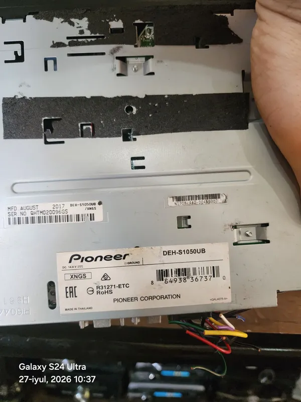 Pioneer DEH-S1050UB 2