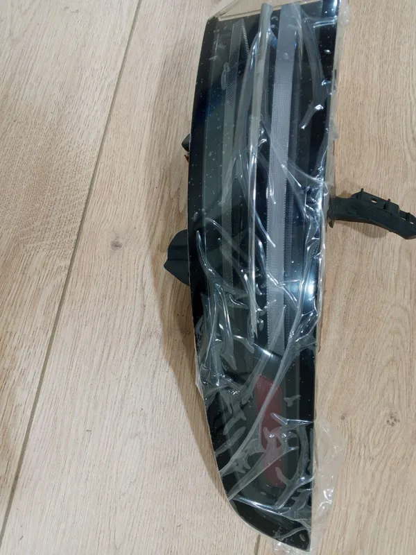 Orqa O'ng Fara Lixiang L7