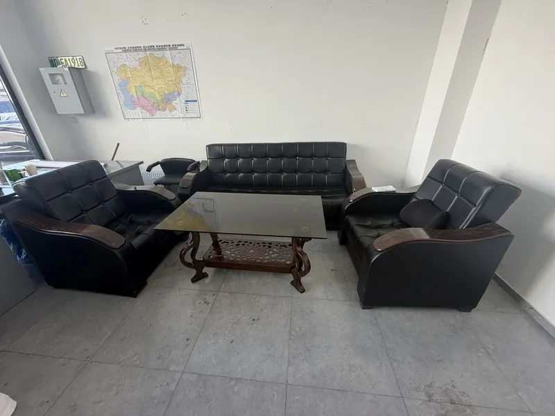 srochna kojinniy mebel stol sotiladi srochna kojinniy mebel stol sotiladi