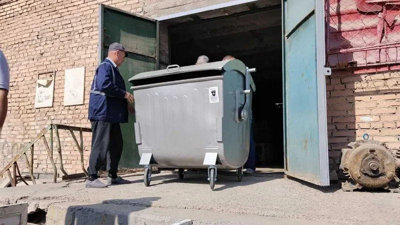 Бак для мусора 1100 л металлический 2