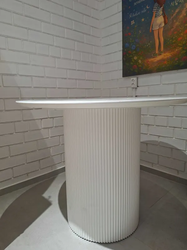 Zamonaviy ovqatlanish/interyer stoli (loft) – ideal holatda 2 Zamonaviy ovqatlanish/interyer stoli (loft) – ideal holatda 2