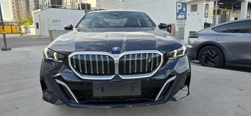 BMW i5 eDrive35L M packed 1 BMW i5 eDrive35L M packed 1