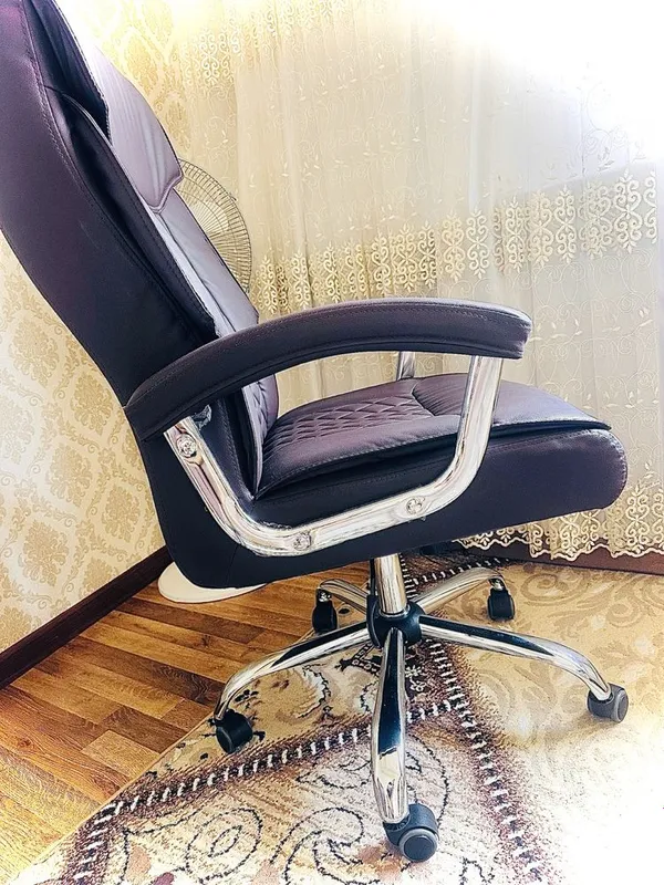 Продается офисный кресло 2
