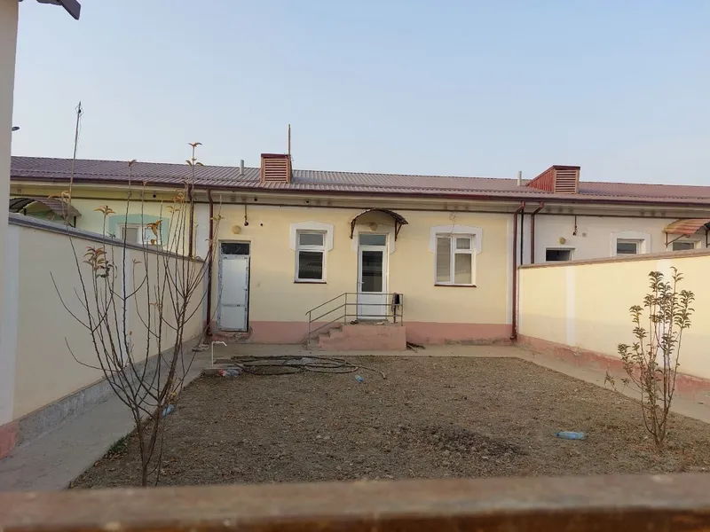 Жиззах шахар Нурафшон махалласида каттеж сотилади 2 сотих 4 хона — фото 1