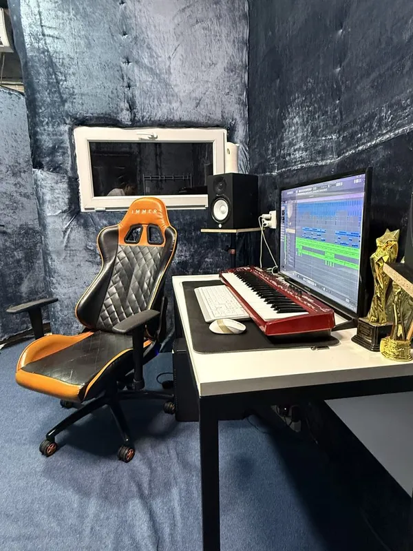 AZIZJONMEDIA Ovoz yozish studiyasi 2 AZIZJONMEDIA Ovoz yozish studiyasi 2
