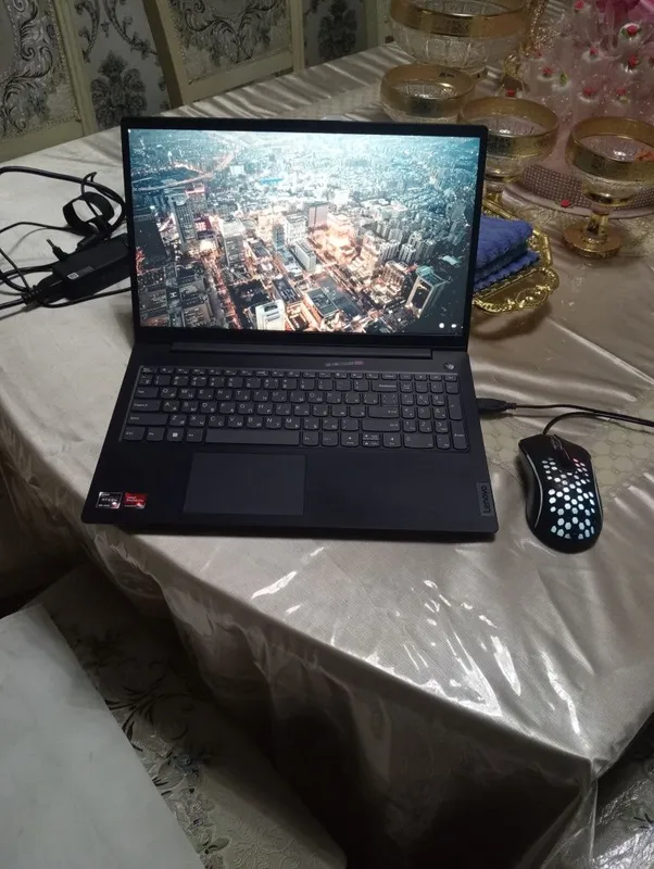 Noutbuk Lenovo 8/512GB R5 5