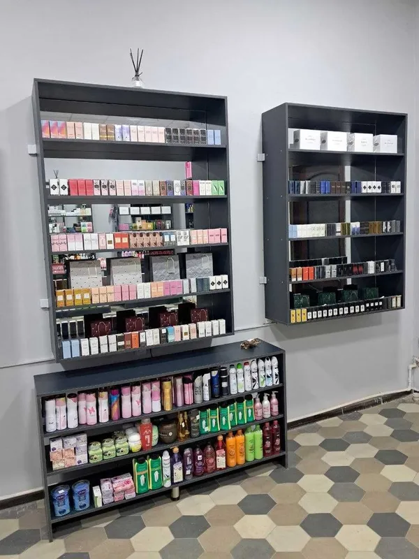 Продаются полки в магазин на стены и на пол 3 Продаются полки в магазин на стены и на пол 3