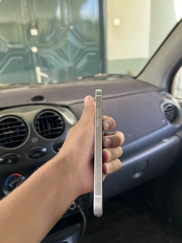 Iphone 12 sotiladi srochni 3