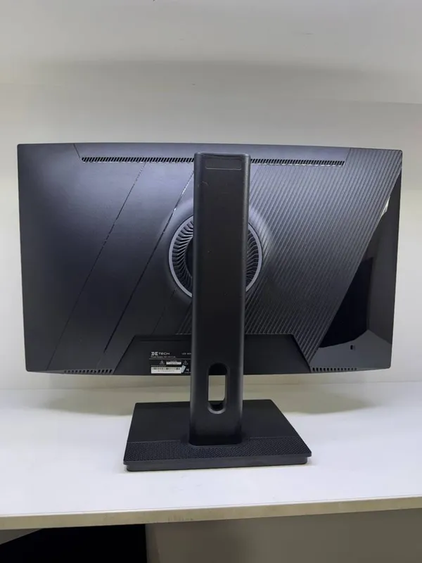 Xtech 27” curved 3 Xtech 27” curved 3