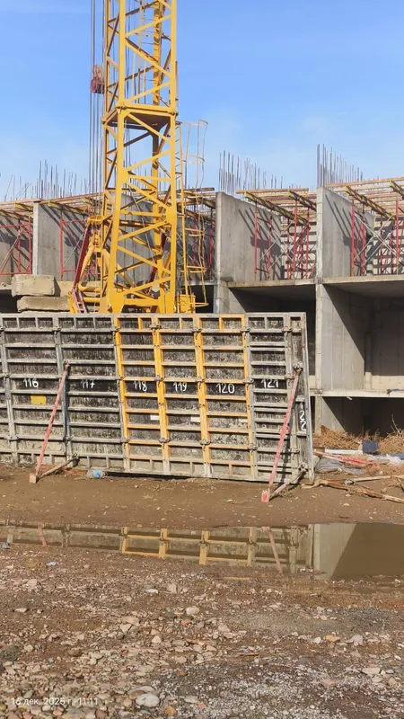 Nurafshon shaxrida novostroykafan 1 xona 43.3 m2 kv sotaman 250 mln — фото 1
