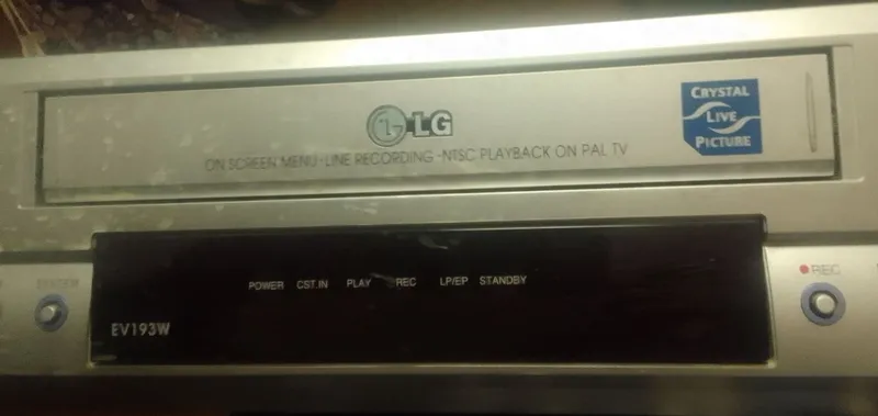 Видеомагнитофон LG EV193W