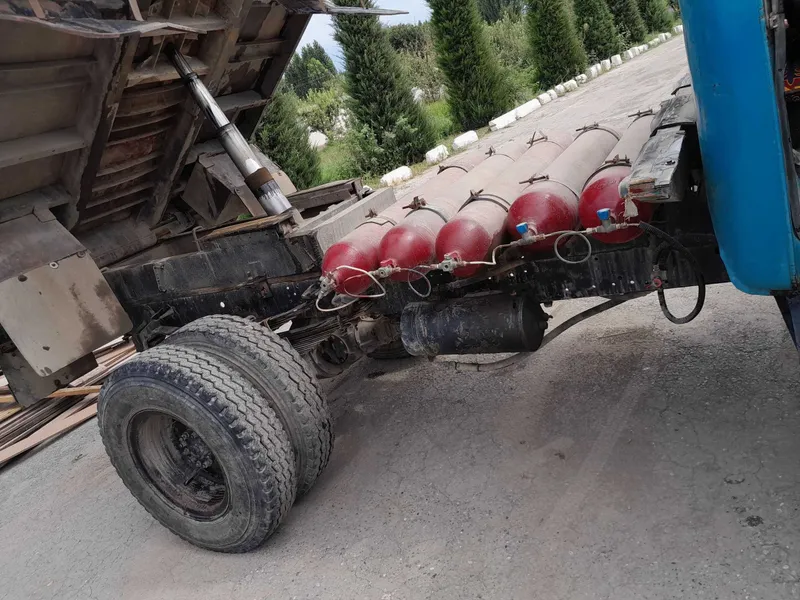 Zil 1991 yil Xolati yaxshi sotiladi 8000 kami bor 4 Zil 1991 yil Xolati yaxshi sotiladi 8000 kami bor 4