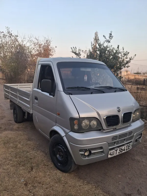 Dongfeng uchrab turadi 3