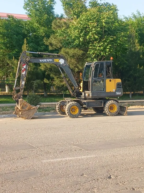 Ekskavator Volvo 60 sotiladi
