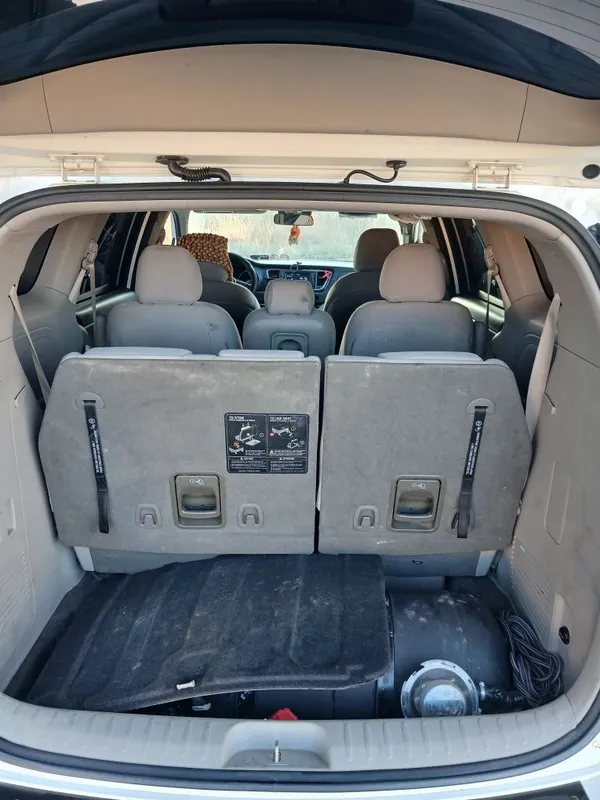 Kia sedona 2019 srochna sotiladi — фото 9