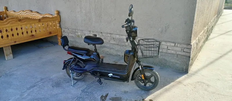 Skuter choʻntak faqat 4 ta akumlyatori ketkan — фото 5