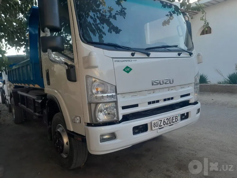 Продаётся Isuzu 2012 года 1 Продаётся Isuzu 2012 года 1