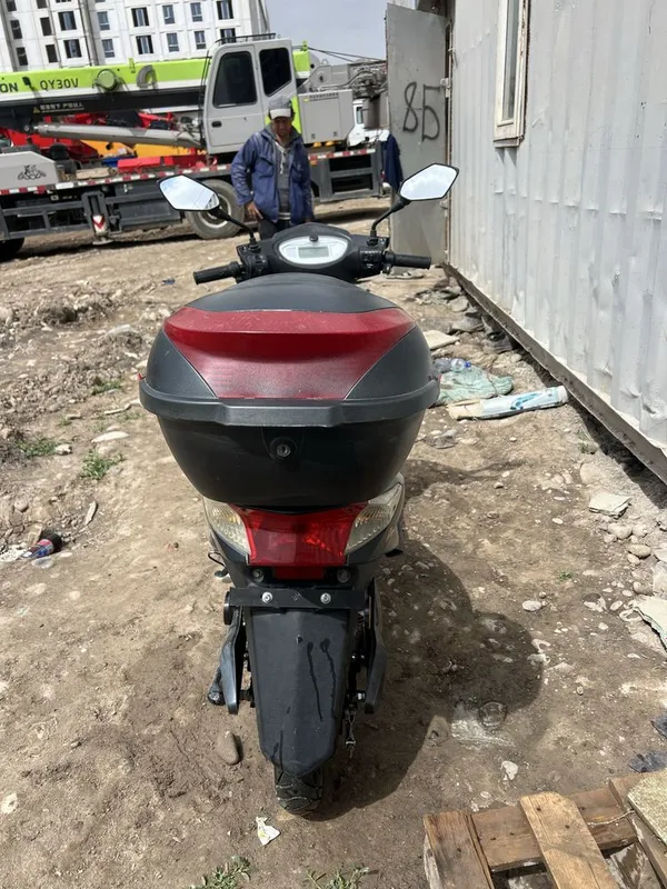 Elektr skuter sotiladi, holati zo‘r, 6 mln, shlem + bagaj bor — фото 5