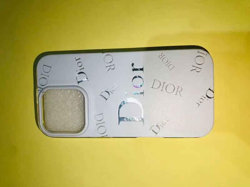 Iphone 16 pro chexol — фото 1
