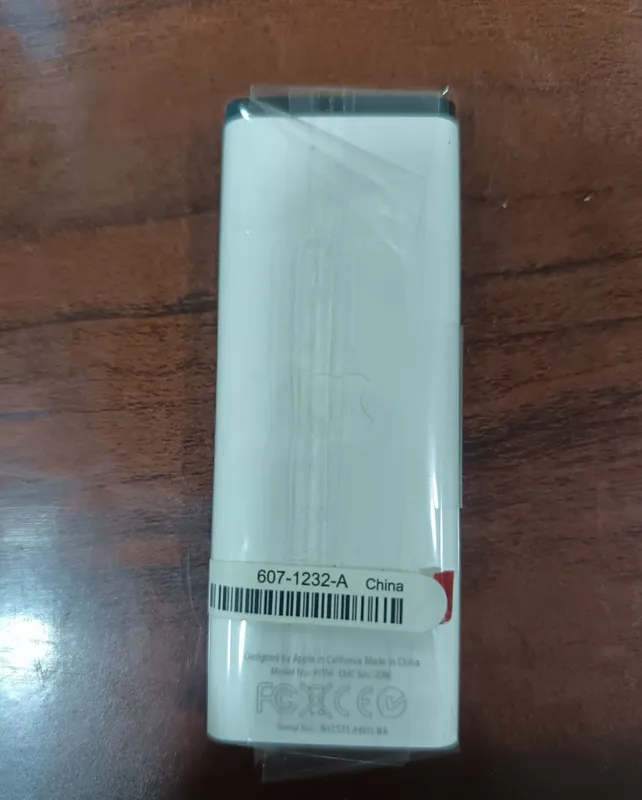 Apple Remote (A1156 / MA128G/A modeli) sotiladi. 2 Apple Remote (A1156 / MA128G/A modeli) sotiladi. 2