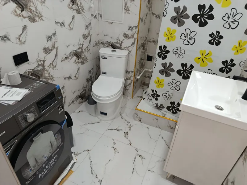 Buxoro kriti savdo majmuasi yonida 1-xonali uy ijaraga beriladi yevro