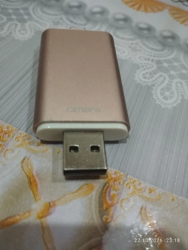 64 GB hajmli Omars fleshkasini sotaman. Kompyuter va iPhone bilan ishlaydi 5