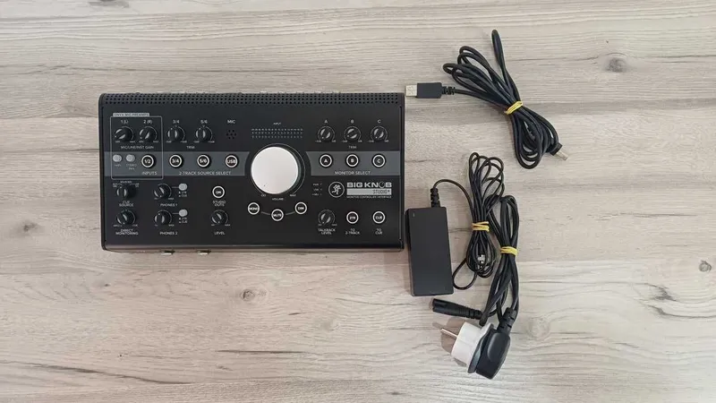 Звуковая карта для студийных мониторов Mackie Big Knob Studio+ — фото 3