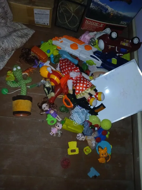 Старые игрушки разные