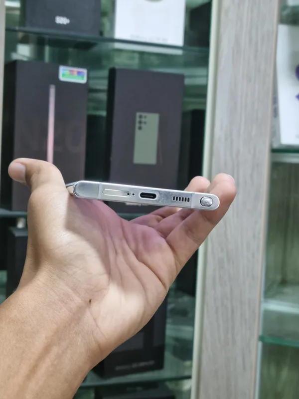 Samsung S22 ultra Narxi 400$ 4