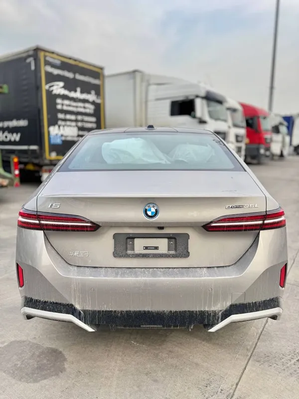 BMW i5 35L M-Sport 2025 yil — фото 1