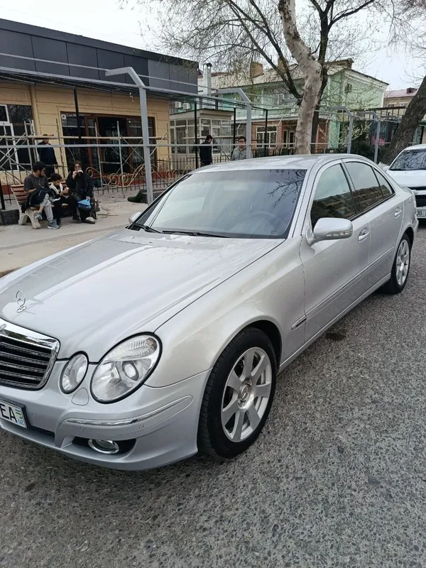 Mercedes Benz 211