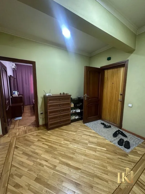 Продаётся просторная 3-комнатная квартира с ремонтом, рядом с Посольством России 4