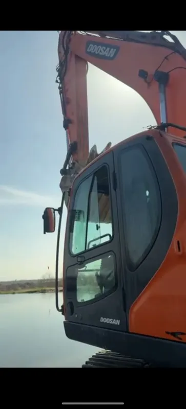 Ekskavator 225 doosan yil 2019 narx 130000$ — фото 3