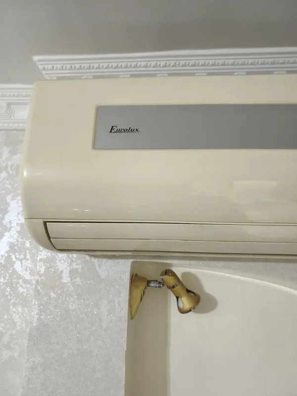 Electrolux konditsioner 12 l, ishlaydi 2