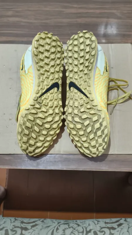 Бутсы, Сороконожки для футбола Модель Nike Phantom — фото 3