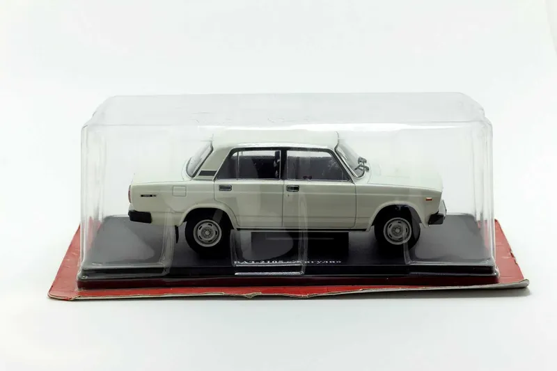 Игрушечная модель Жигулей ВАЗ-2105 и не только, масштаб 1:24 — фото 1