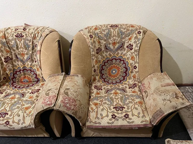Divan kreslo yaxshi holatda zalda turgan — фото 1