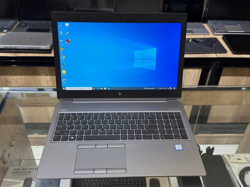 HP ZBook 15 G5 Core i9-8950HK ram 16 ssd 256 Quadro P1000 4gb