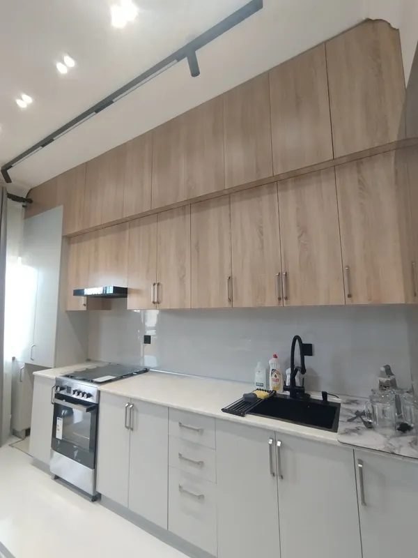 mebel kuxiniy. gaz vitichkayam bor ideal holatda