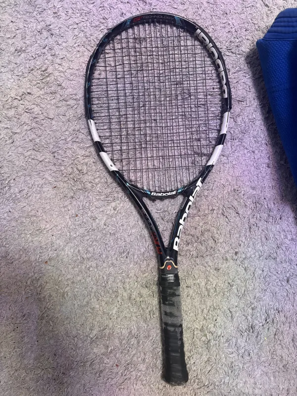 Babolat Pure Drive tennis raketkasi (ishlatilgan) 1 Babolat Pure Drive tennis raketkasi (ishlatilgan) 1