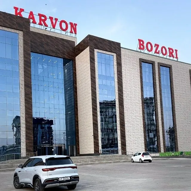 Buxara city karvon shoppingdan magaziin sotiladi 10
