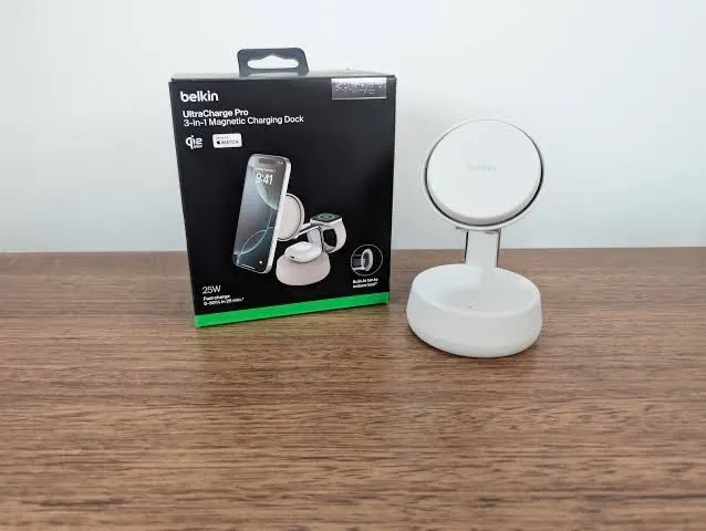 UltraCharge Pro 3-in-1 Magnetic Charging Dock with Qi2 25W, Sand — фото 1