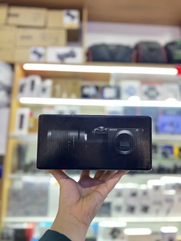 Sony 6700 + sony 18-135 kit 1
