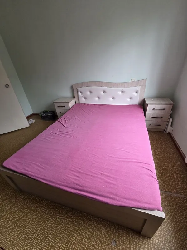 Продается Кровать с тумбами 1