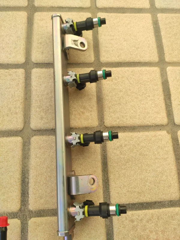 Nissan Tiida injector 1.8 L original