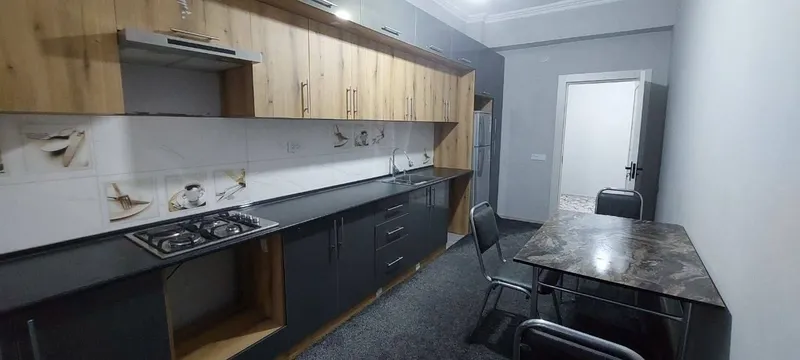 Kvartira sotiladi. 2 etaj. 2 honalik. 5 etajli uyda.