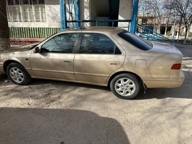 Автомобиль Toyota camry — фото 2